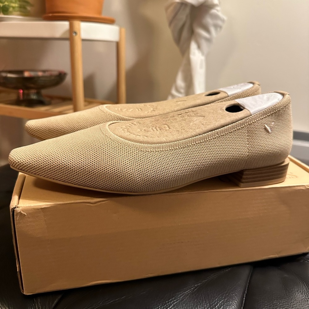 NWT Vivaia Minnie Pro Flats - Almond - Never Worn